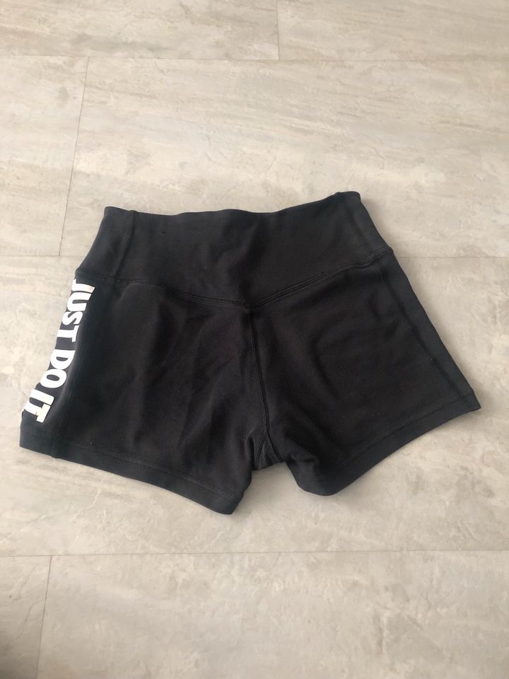 Nike Short Gr.XS in Ebstorf