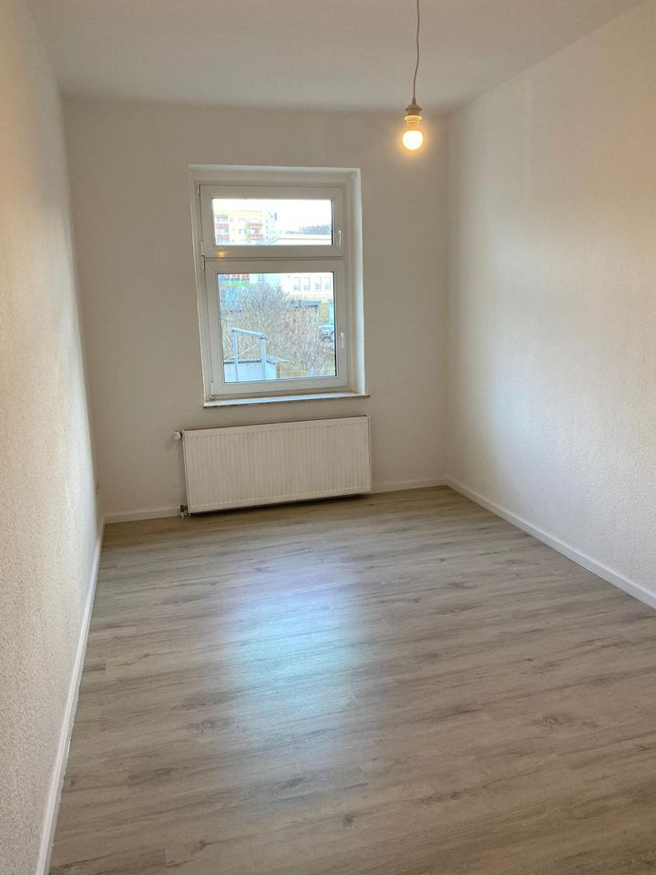 Wunderschöne 3 Zimmer Wohnung mit Balkon sucht neue Mieter in Zeitz