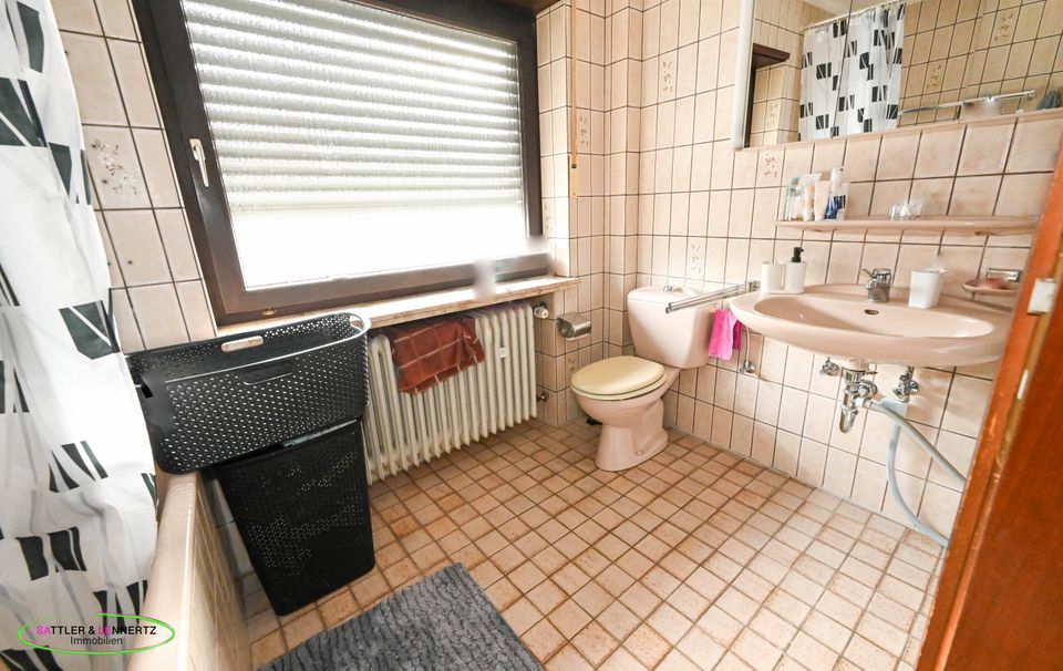 VIERSEN-DÜLKEN: Großes, zentral gelegenes Wohnhaus mit Ladenlokal! Ideal als Kapitalanlage! in Viersen