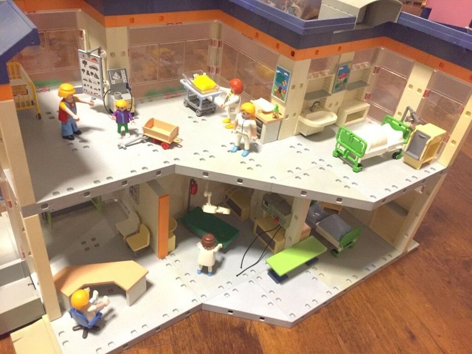 Riesige Klinik v. Playmobil Krankenhaus 4404 sehr viel Zubehör in Lübeck