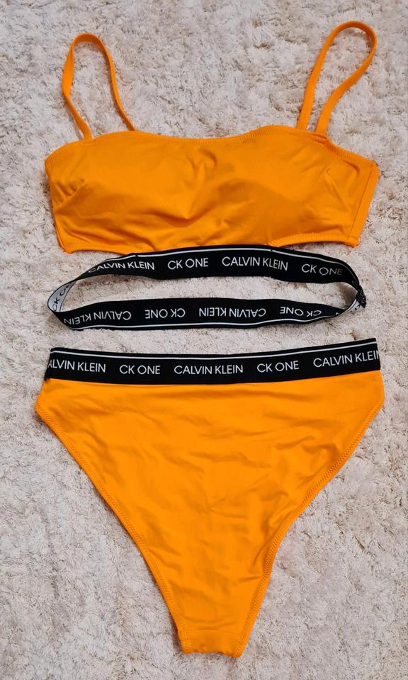 Neuer orangener Bikini in M/38 von Calvin Klein in Bad Emstal