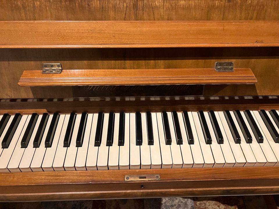 Schönes altertümliches Klavier in Blomberg