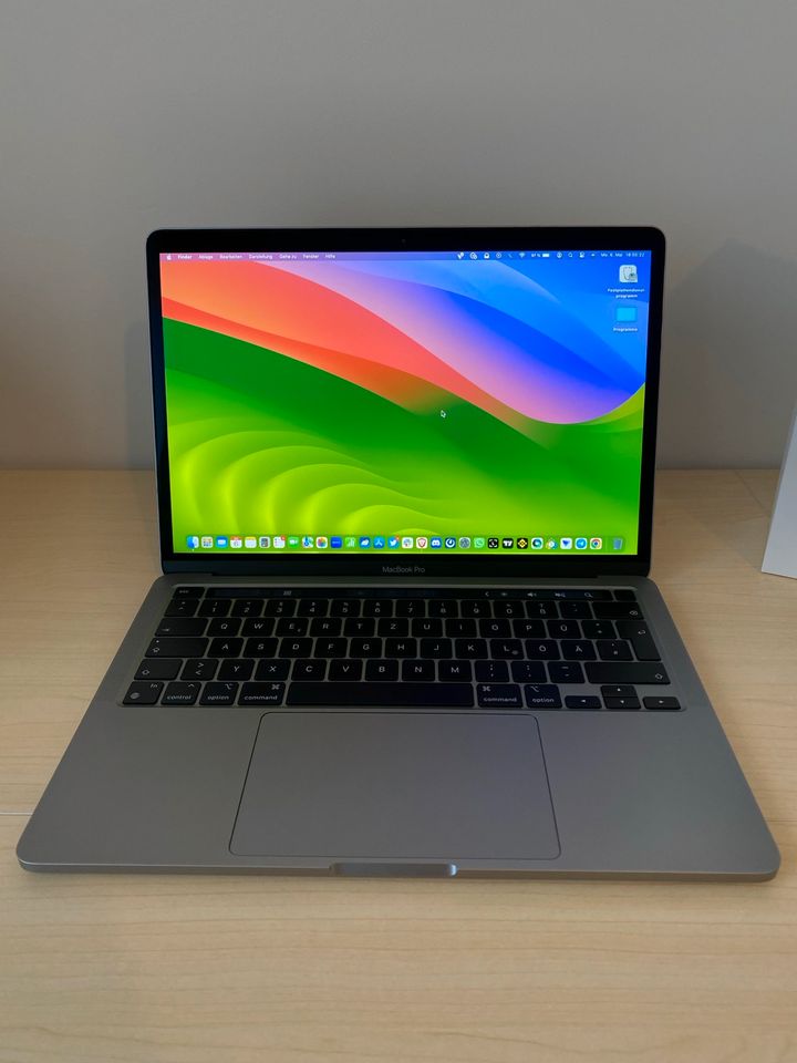 MacBook Pro 13 M1 Chip mit Rechnung und OVP in Hamburg