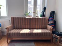 Vintage Sofa mit hoher Rückenlehne. Köln - Nippes Vorschau