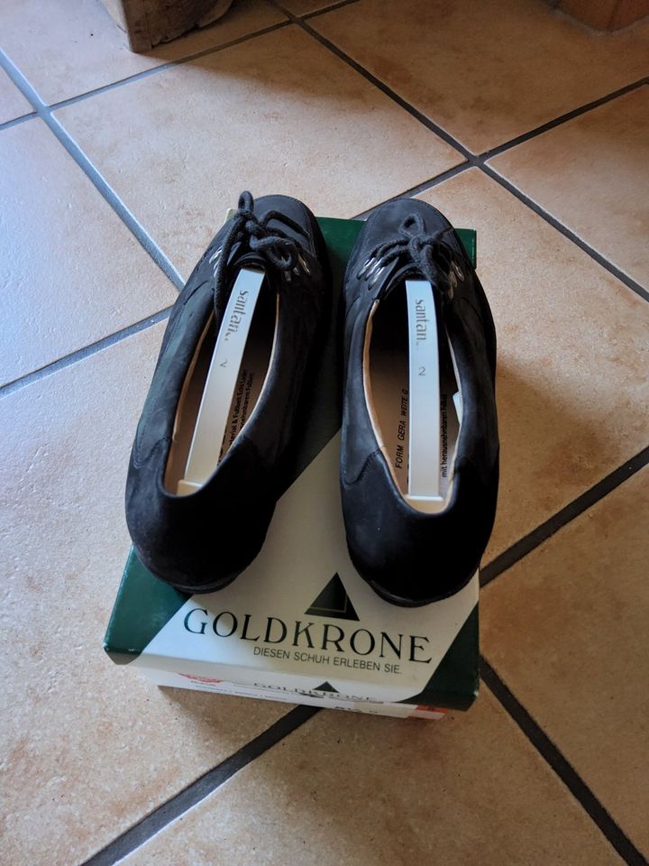 Neue Schnürschuhe von Goldkrone in Wiesloch