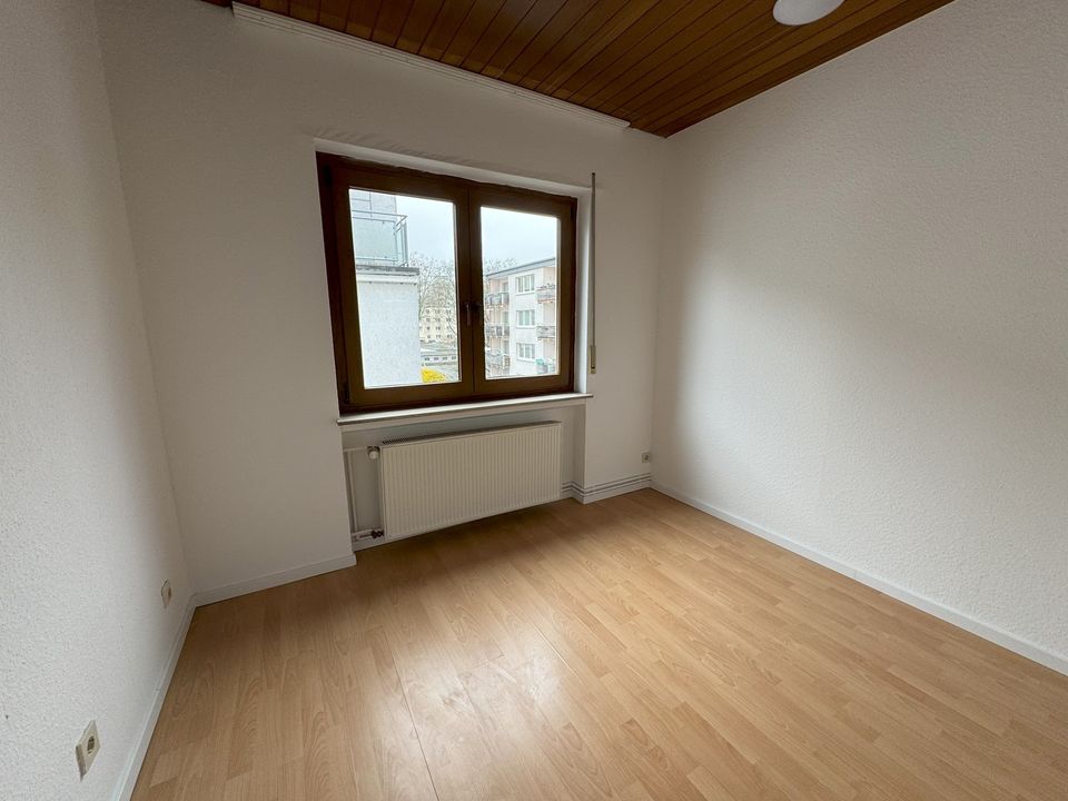 ***WG-Neugründung*** nach Renovierung in Eschborn (5er WG) + 1x Appartment in Eschborn