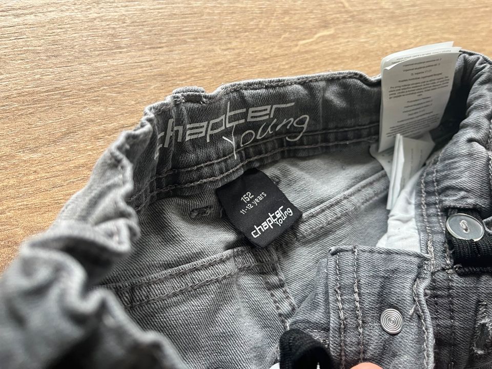 Schöne Jeans für Junge  in Größe 152 in Schwanstetten