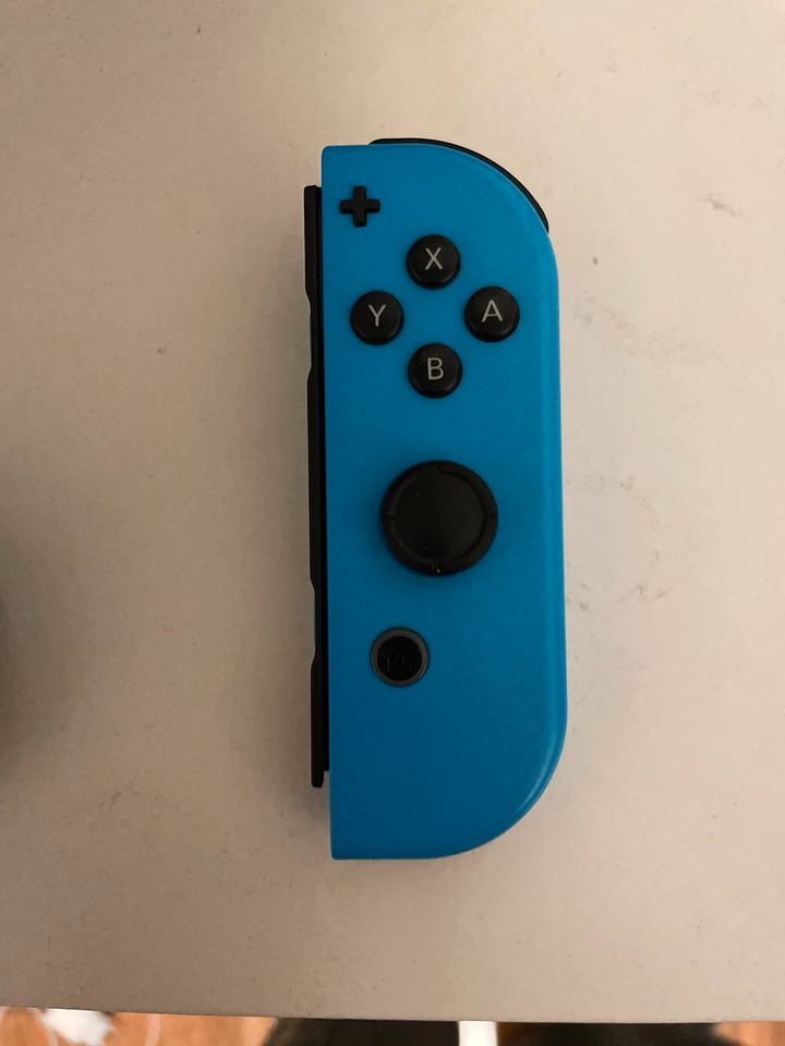 Joy Con rechts  Nintendo Switch in Berlin