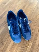 Nike Schuhe Sneaker Sportschuhe Gr. 39 blau Hessen - Hanau Vorschau