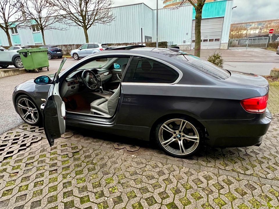 330i Coupe, Schalter, Schiebedach, AHK, M-Fahrw. in Bietigheim-Bissingen