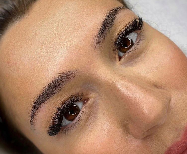 Modelle Wimpernverlängerung Volumentechnik in Hamburg