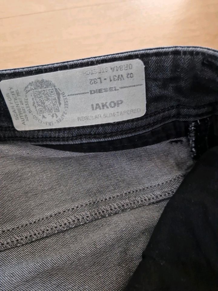 Jeans Herren Original Diesel 4 Stück in Pinneberg