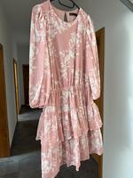 Kleid mit Schößchen Kr. München - Kirchheim bei München Vorschau