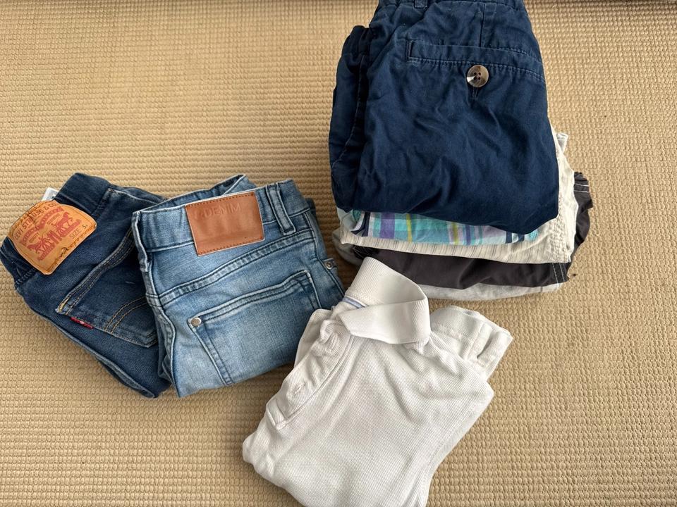 Paket Shorts & Polo Shirt Gr. 104/110 - Levi’s, H&M, OshKosh etc. in Rüsselsheim