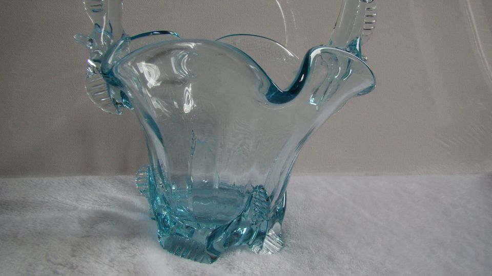 Körbchen mit Henkel aus Glas hellblau in Lauchhammer