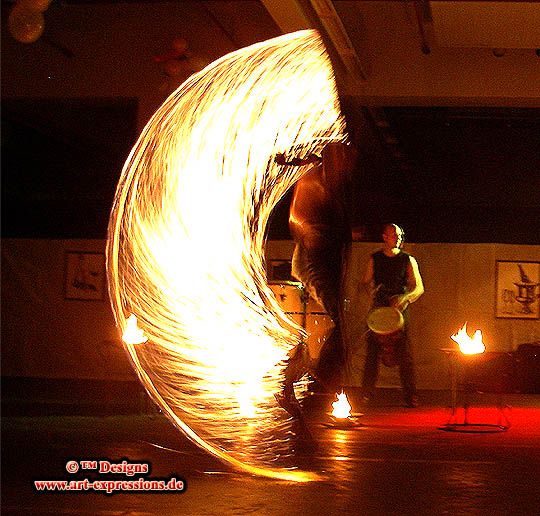 FIRE TWISTER & große CREW! Feuershow Feuerspucker Feuerschlucker! in Berlin