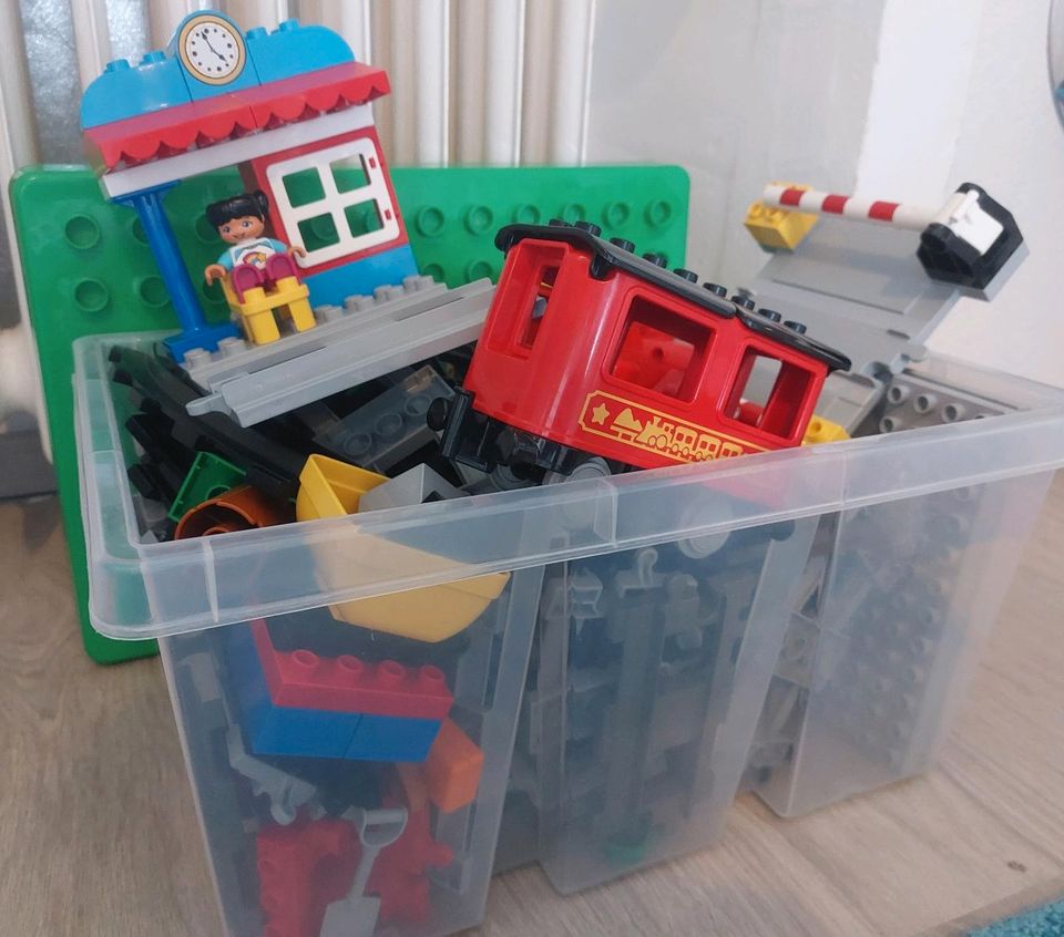 Lego Duplo Zug Eisenbahn Bahnhof Gleise grosses Paket in Dinslaken