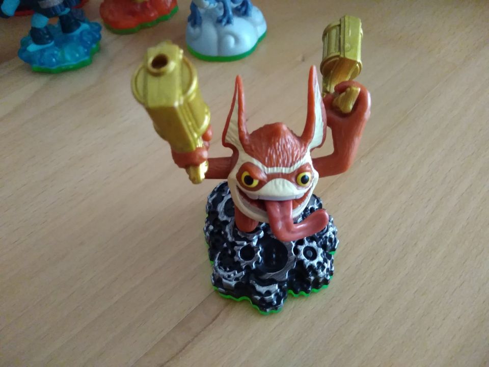 Einwandfreies Skylanders WII Spyro's Adventure Spiel mit Figuren in Lörrach