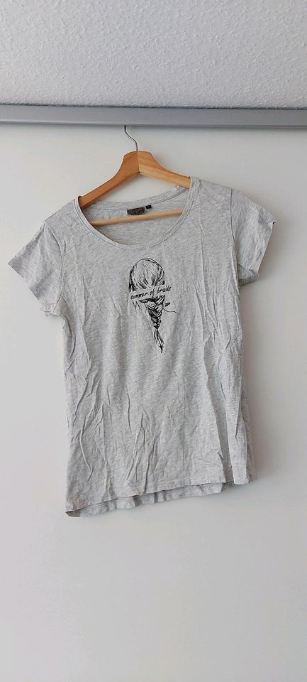 Größe L  - T-Shirt, grau, summer of braids, Damenshirt in Taunusstein
