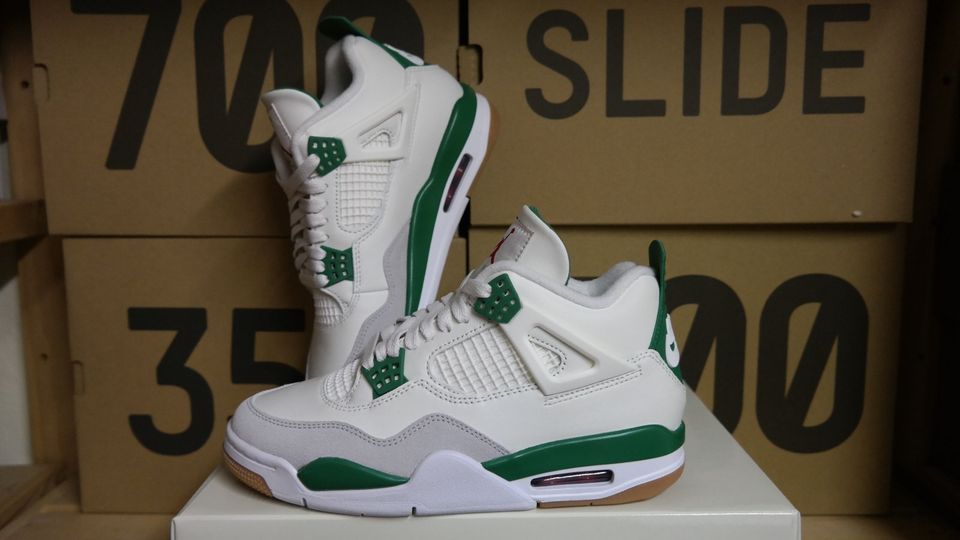 Jordan 4 Retro SB Pine Green Gr.38 / US5,5 in Duisburg