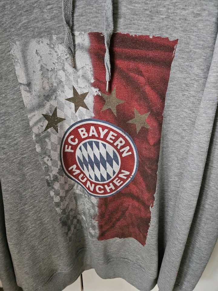 Bayern München Pullover in Aachen