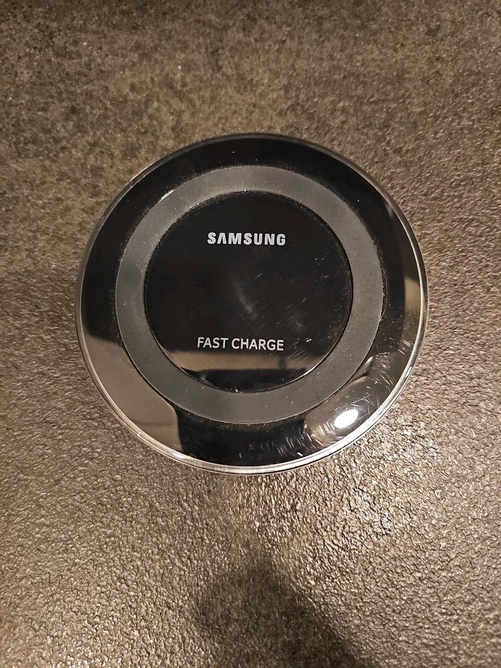 Samsung Fast Charge Ladegerät / Induktive Ladestation in Embsen