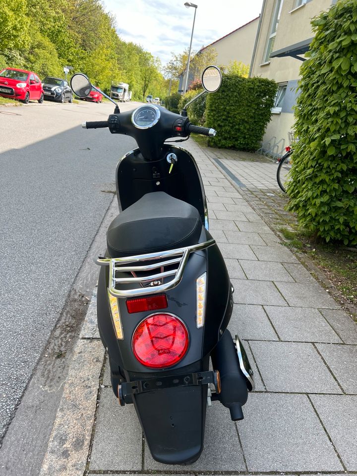 Vespa Optik Tauris Capri ll 125i orig 1350 km BJ 2020 in Unterschleißheim