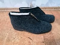 Hausschuhe NEU Stiefeletten mit Futter und Reißverschluss Gr. 43 Bayern - Frensdorf Vorschau