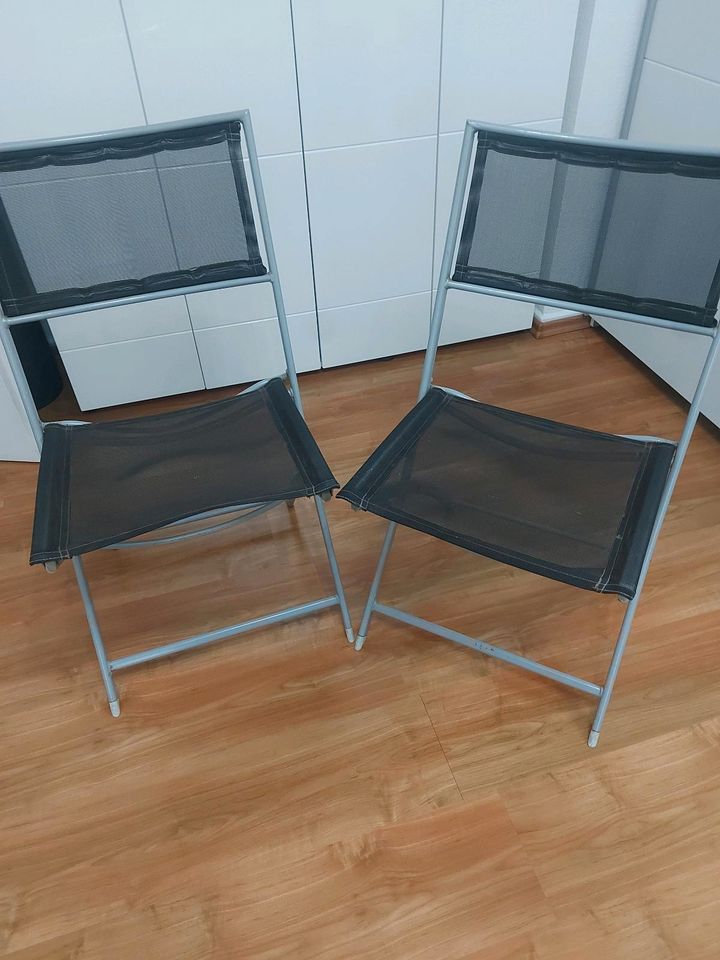 Zwei  Stuhle in Mülheim (Ruhr)