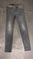 Armani Jeans Skinny Röhrenjeans 25 Hessen - Buseck Vorschau