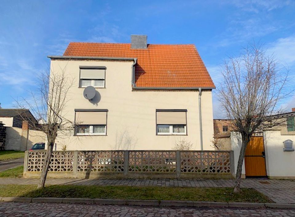 Charmantes Einfamilienhaus mit tollem Hof und Gartengrundstück in Teutschenthal