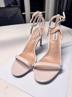 Steve Madden Sandalen mit Absatz high Heels beige rosa Nude 39 Düsseldorf - Heerdt Vorschau