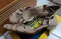 BUFFALO PUMPS aus Leder, Gr. 41, besonderes Design, NEU Nordrhein-Westfalen - Mülheim (Ruhr) Vorschau