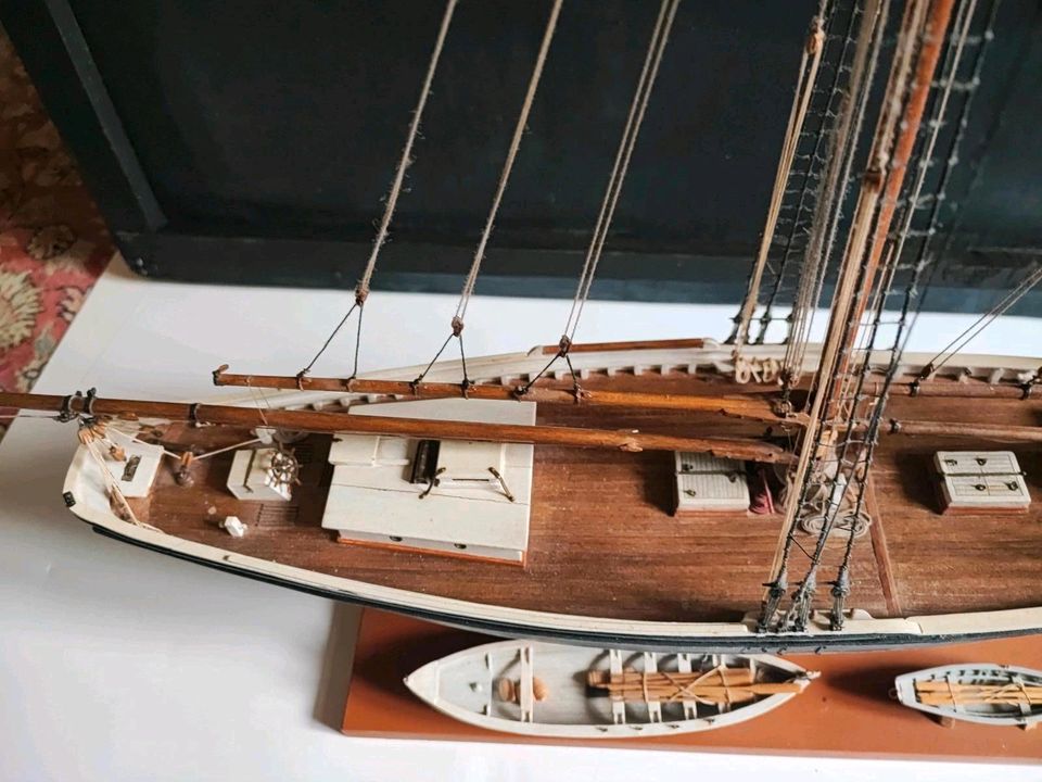 Schiffsmodell Modellschiff Yacht Segelschiff Antik sehr schön in Hamburg