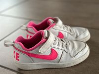 Nike Sneaker | Turnschuh | Gr. 29,5 | mit einem Klett Nordrhein-Westfalen - Geseke Vorschau