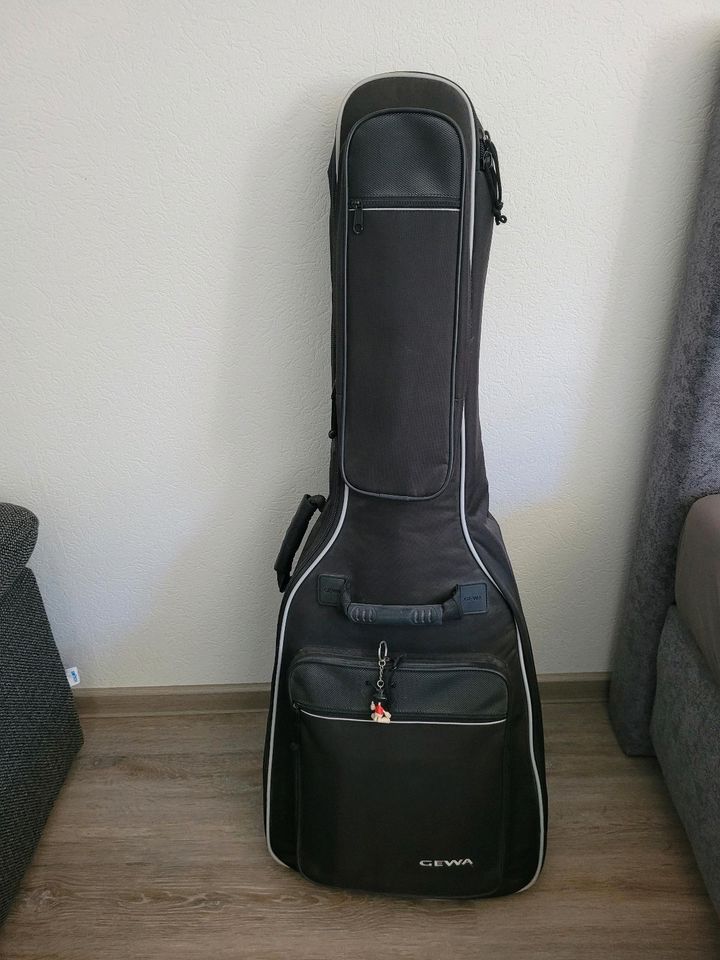 Akustikgitarre in Büchen