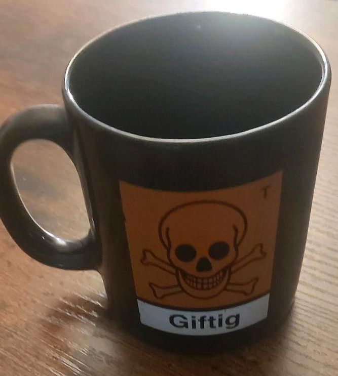 Tasse Giftig Logo Gefahrensymbol Totenkopf in Michelbach an der Bilz