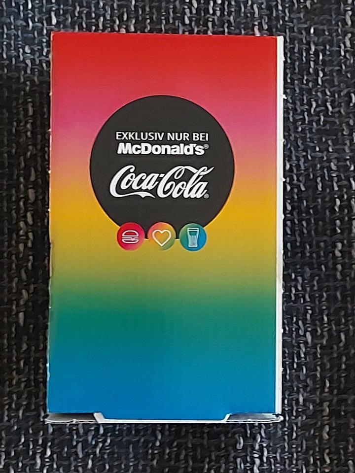 Mc Donalds Regenbogenglas Coca Cola Crew Edition 2022 in Dresden