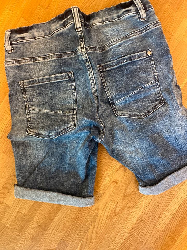 S.oliver Jeans Shorts gr 170/ big in Neubiberg