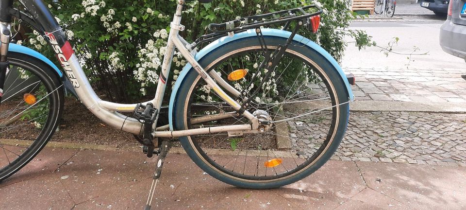 28 Zoll damen Fahrrad 7 Gang + Nabendynamo + Sonder blauer Licht in Berlin