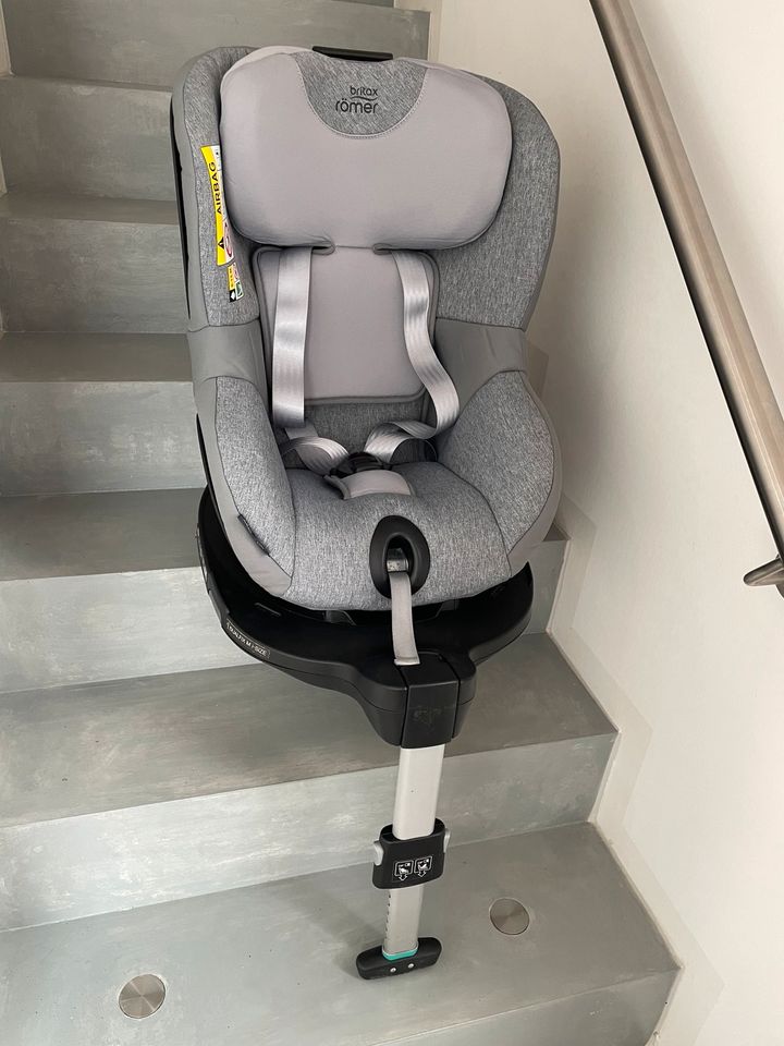 Britax Römer Dualfix M i-Size grey-marble in Ludwigsburg