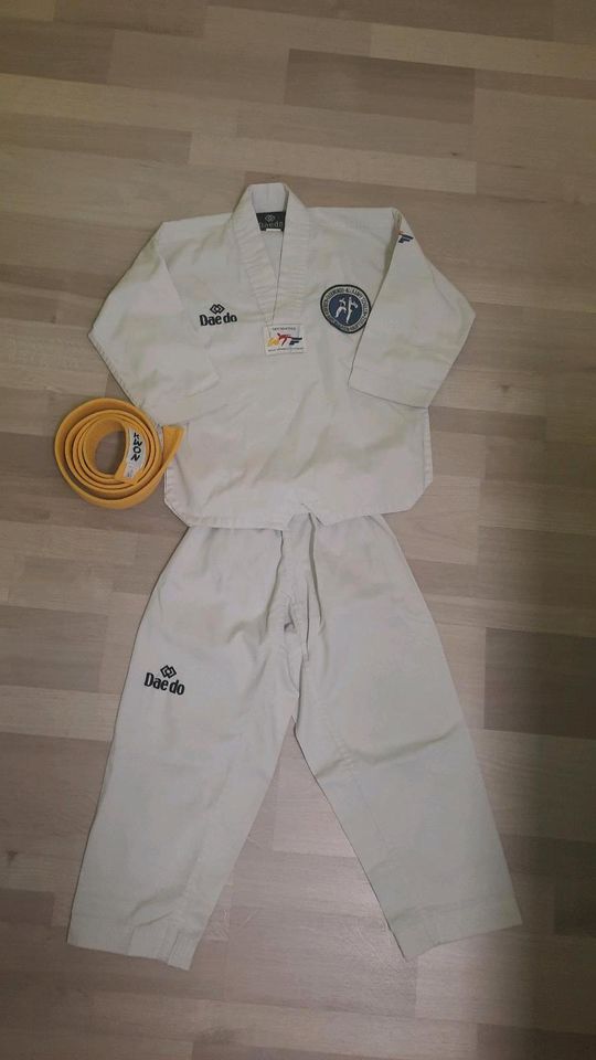 Teakwondo anzug Daedo Gr. 120 cm (122)  Kostüm Gürtel kwon in Herford