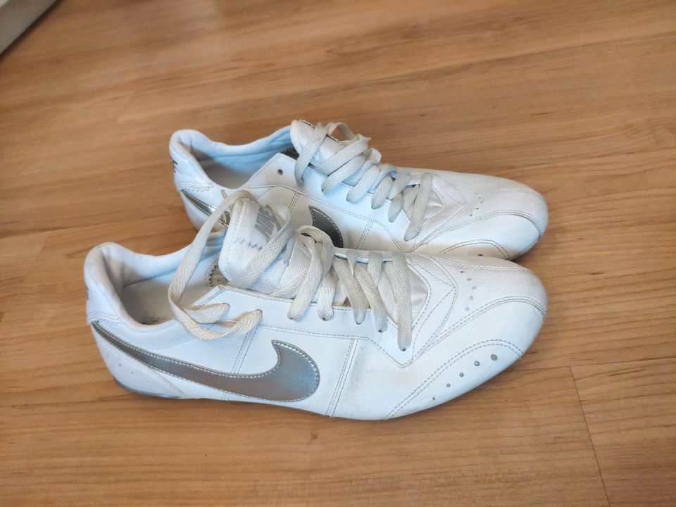 Nike Schuhe 366833 weiss Grösse 41 in Hahnbach