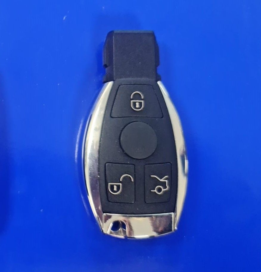 Mercedes Schlüssel geeignet für verschiedene Modelle in Bremen