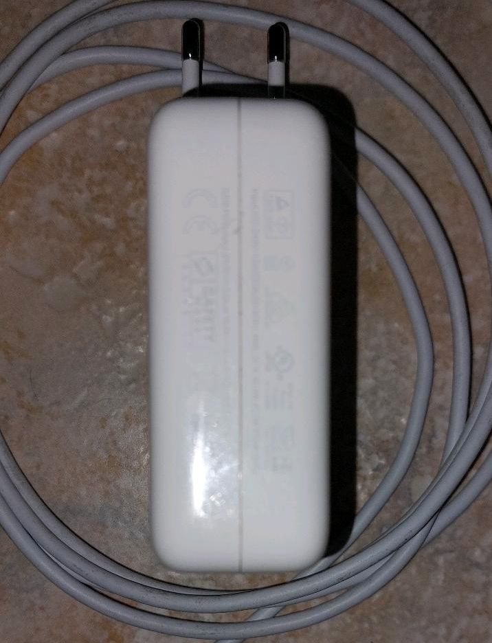 Apple USB-C 61 Watt Power Adapter in Am Mellensee