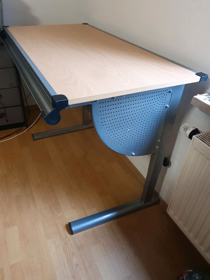 Schreibtisch / Bürotisch / Arbeitstisch fast neu in Kaiserslautern