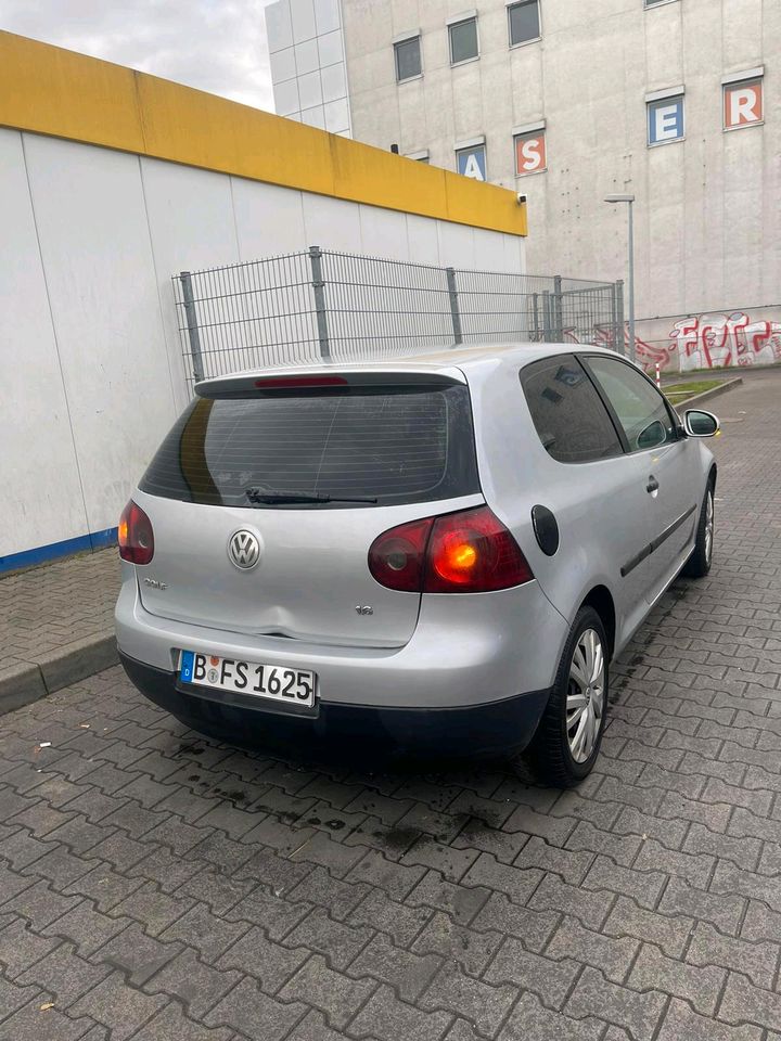 Vw Golf 5 . in Berlin