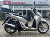Honda SH300i*Topcase*Puig Windschild*sehr gepflegt* Nordrhein-Westfalen - Ratingen Vorschau