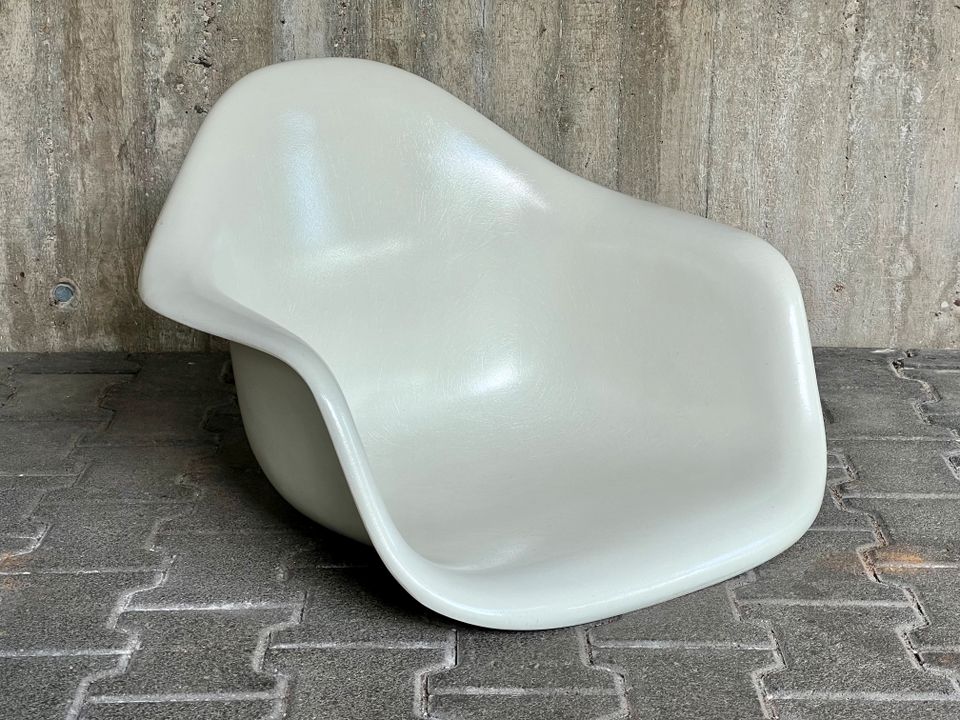 Vitra Herman Miller Fiberglass Eames Armchair Offwhite 70er 80er in Ingersheim