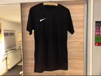 Nike Tshirt Trainingshirt Funktionsshirt Größe M Sachsen - Neugersdorf Vorschau